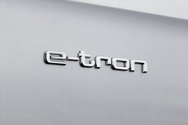 Audi Q7 e-tron Schriftzug Foto: © Audi